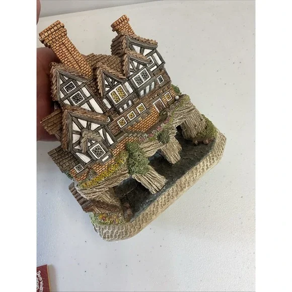 David Winter 1997 The Tickled Trout  1207/4500 D1015 Original Box Authentic - Picture 4 of 8